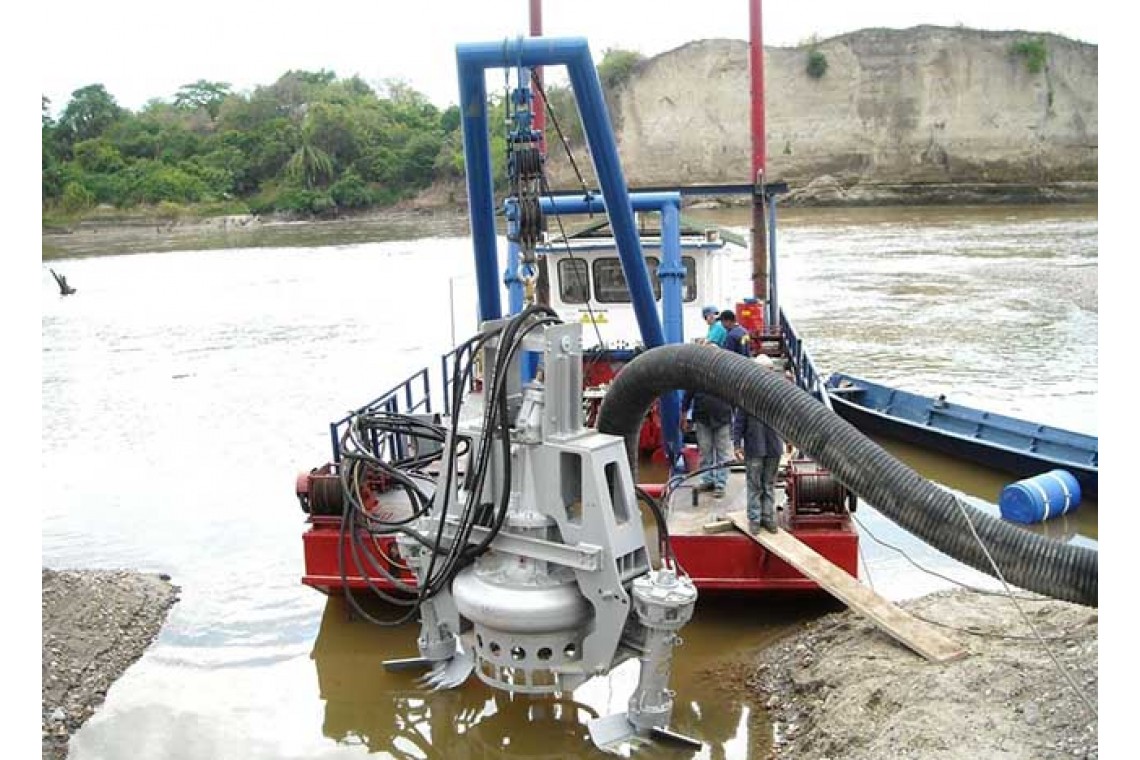Hydraulic pump on dredge